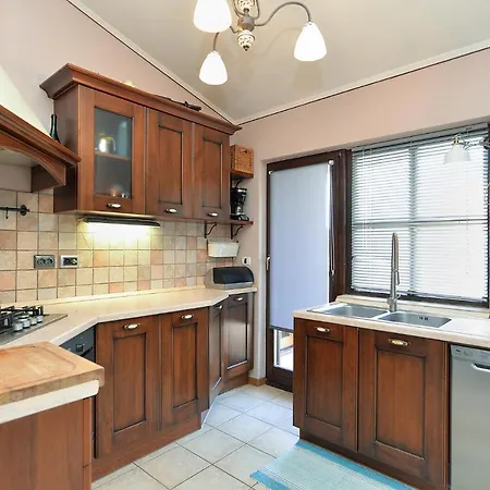 بيت للعطل House 1744
